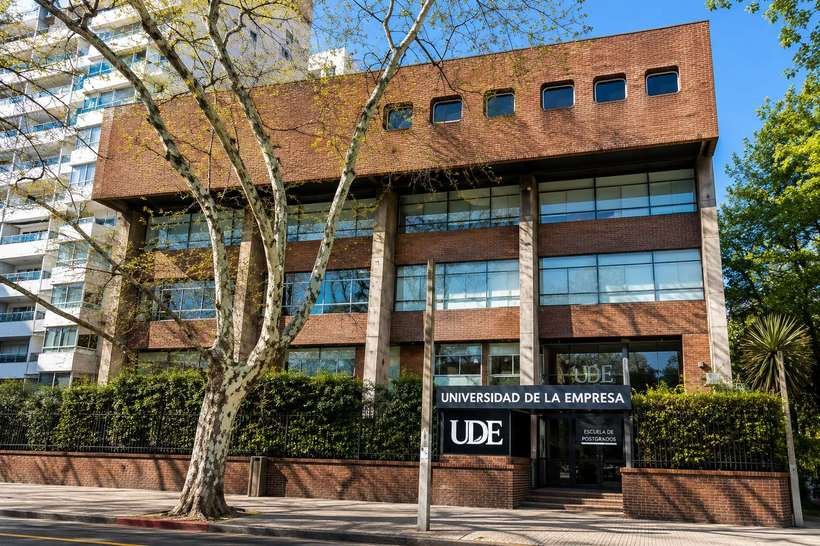 Fachada da Universidad de la Empresa