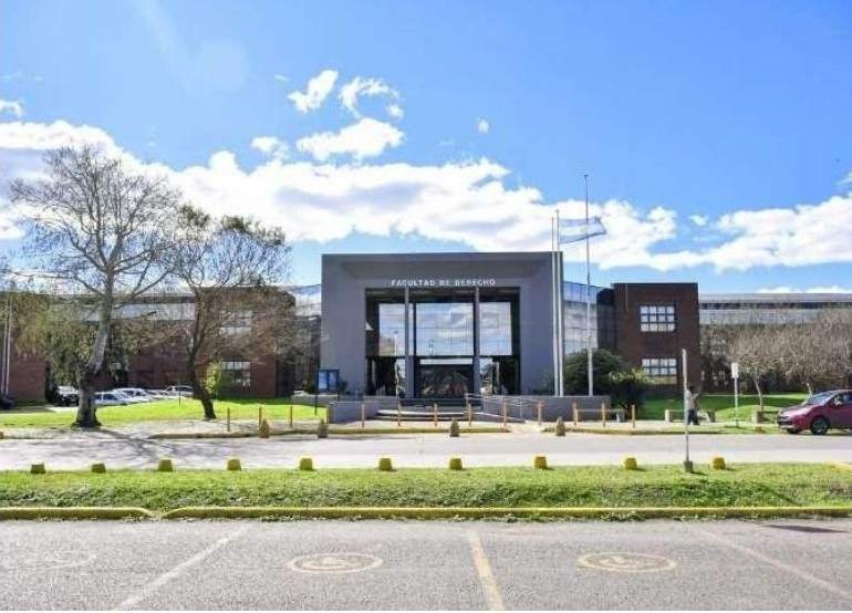Fachada da Universidad Nacional de Lomas de Zamora